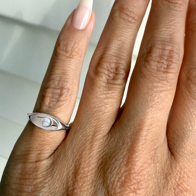 Moonstone Pinky Ring - Signet Lune – Moon Magic