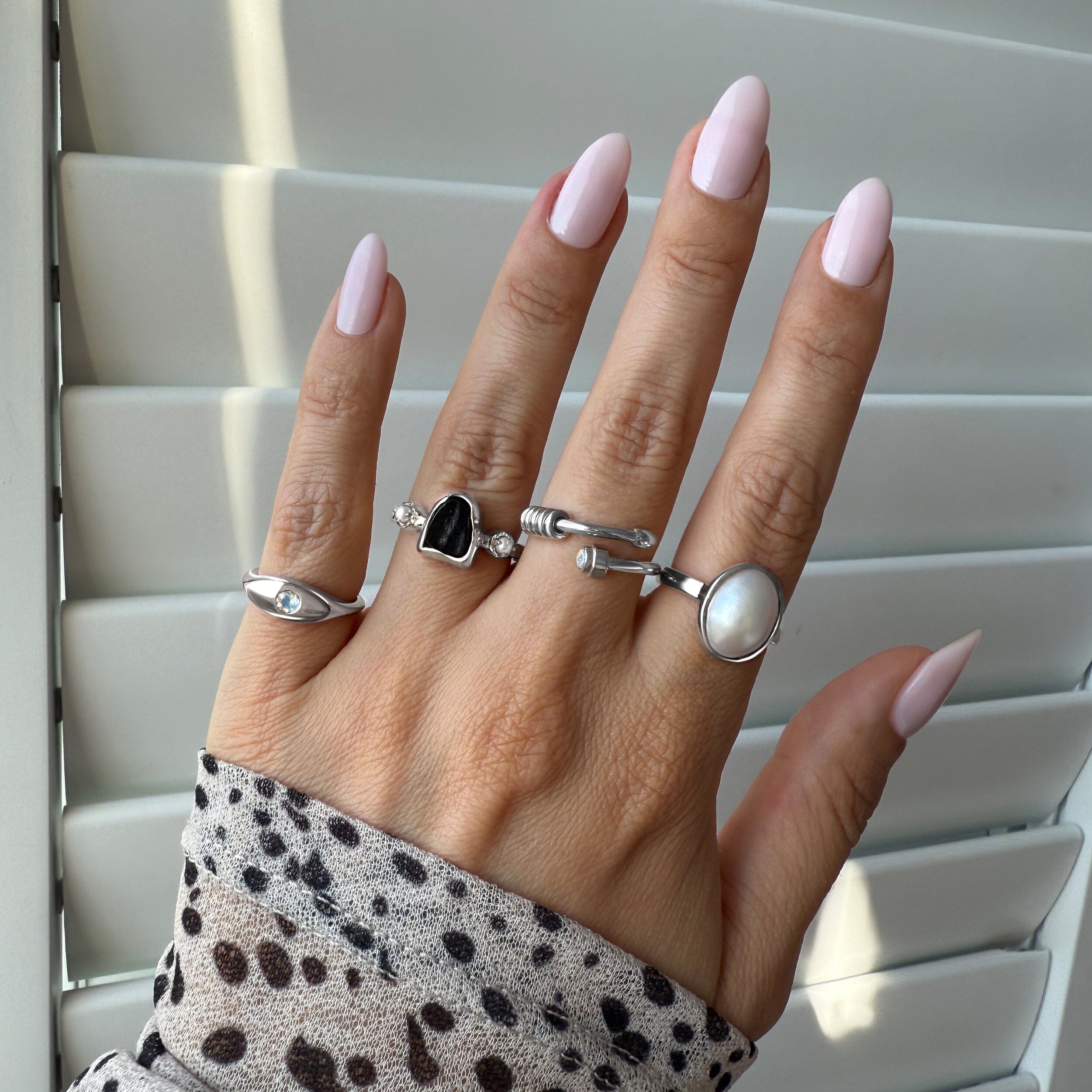 Moonstone Pinky Ring - Signet Lune – Moon Magic