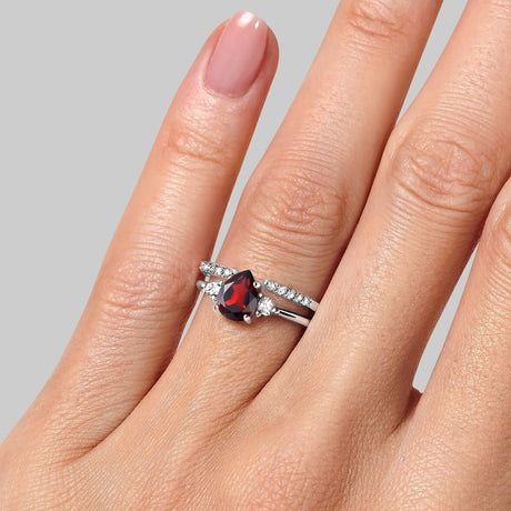 Garnet Lania Ring & Twinkling Band