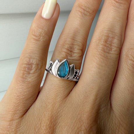 Labradorite Ring - Divine Lotus
