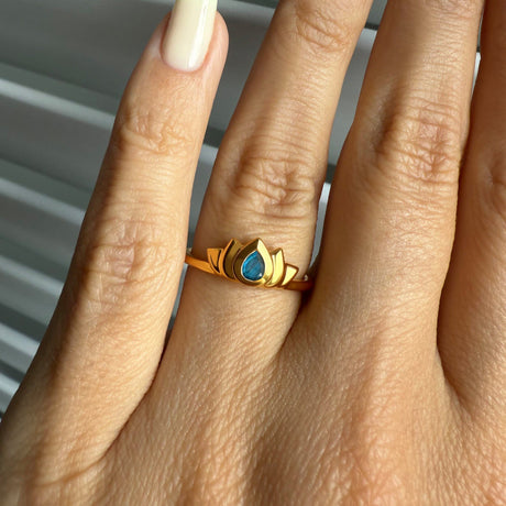 Labradorite Ring - Dainty Lotus