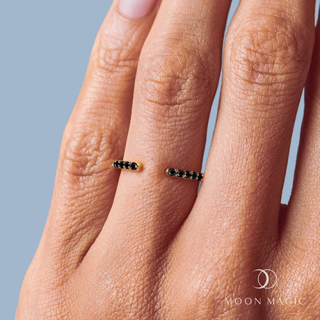 Black Spinel Ring - Twinkling Band
