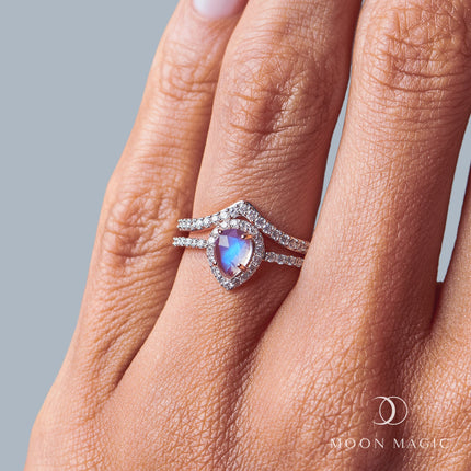 Moonstone Engagement Ring, Rainbow Moonstone, Diamond Cut, Natural Moo –  Adina Stone Jewelry