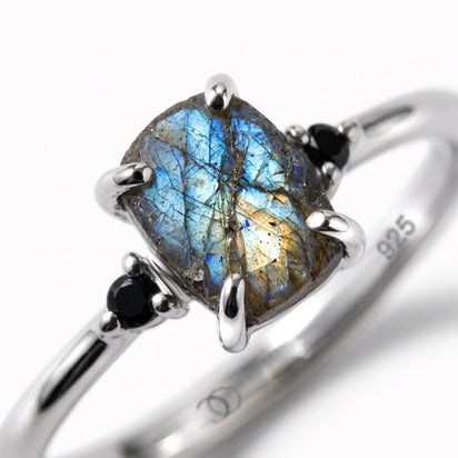 PRY Monolith Ring【BLACK LABRADORITE】 Labradorite Black Onyx Ring - Petite Allure – Moon Magic