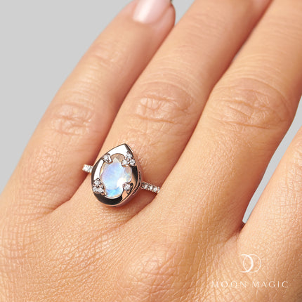 Moonstone Ring - Hot And Heavenly