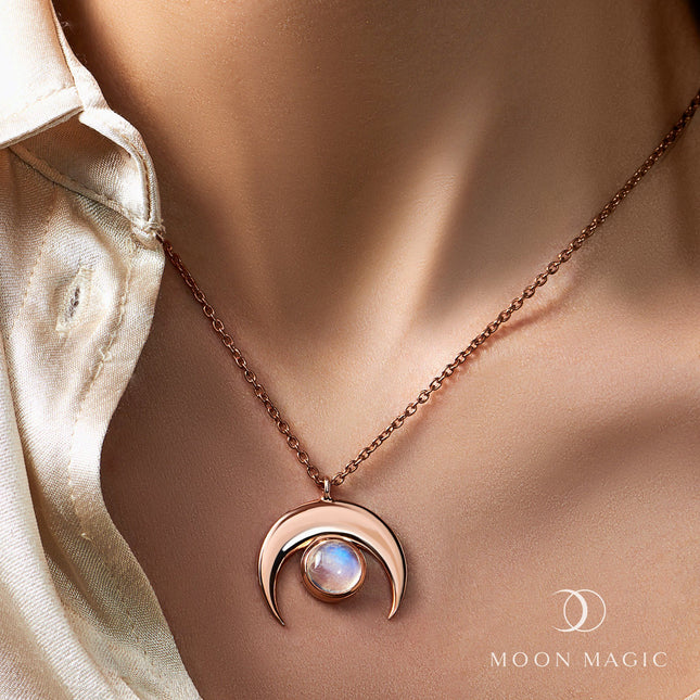 CRESCENT MOON OUTLINE Necklace / Gold Celestial Jewellery / | Etsy |  Celestial jewelry, Necklace, Moon necklace